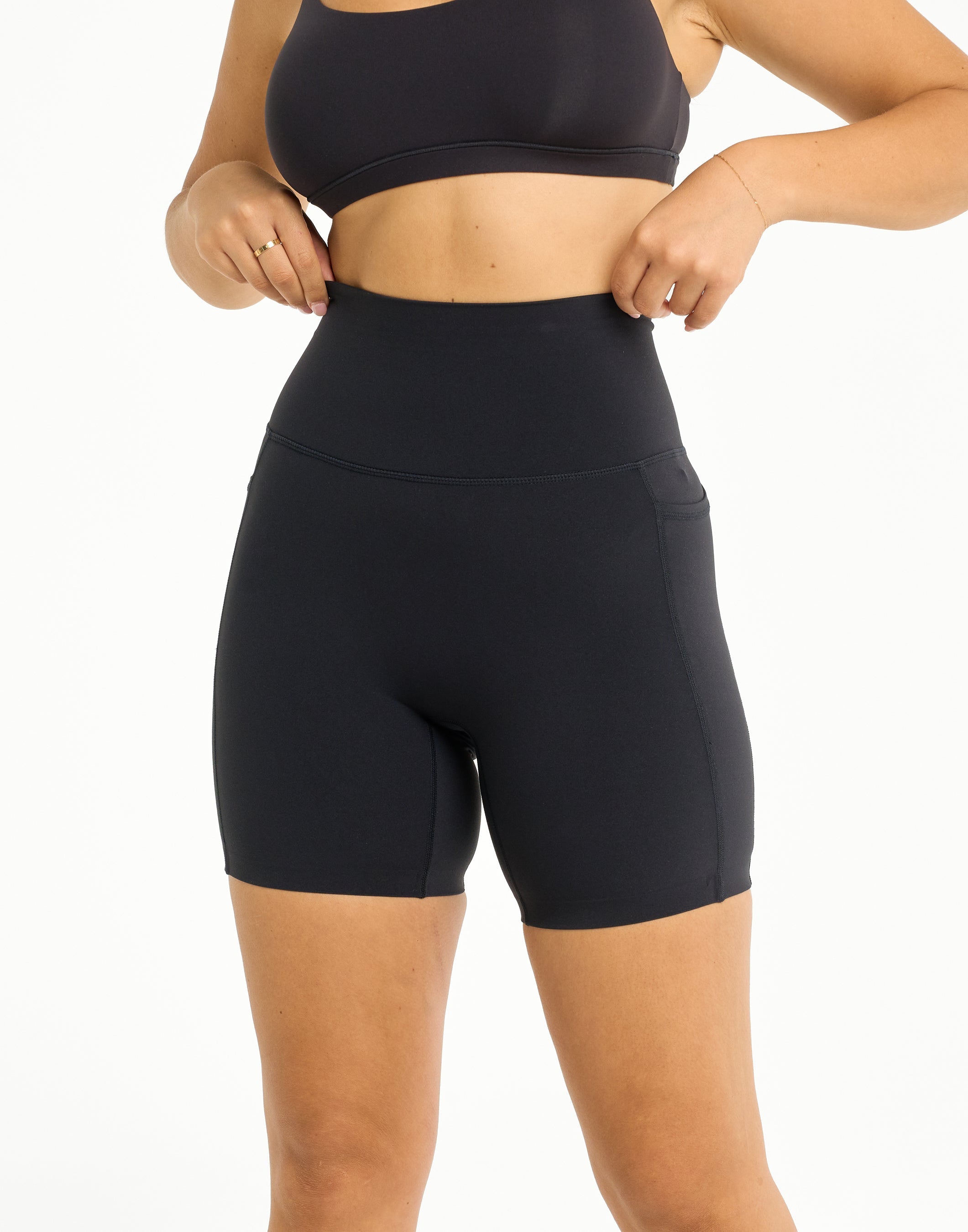 Air High Waisted Pocket Shorts 6" - Black