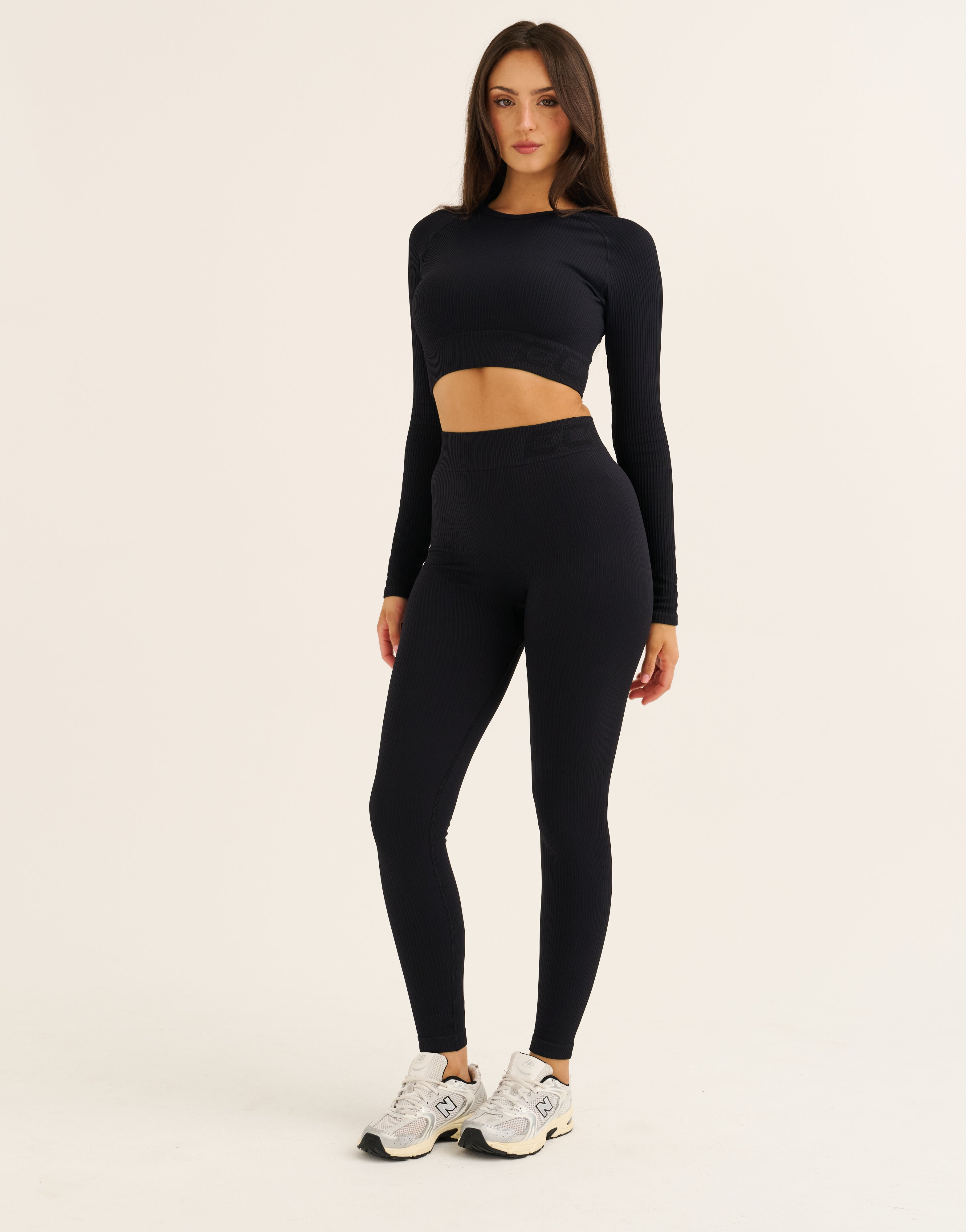 Arise Comfort Mid-Waist Leggings - Stealth Black