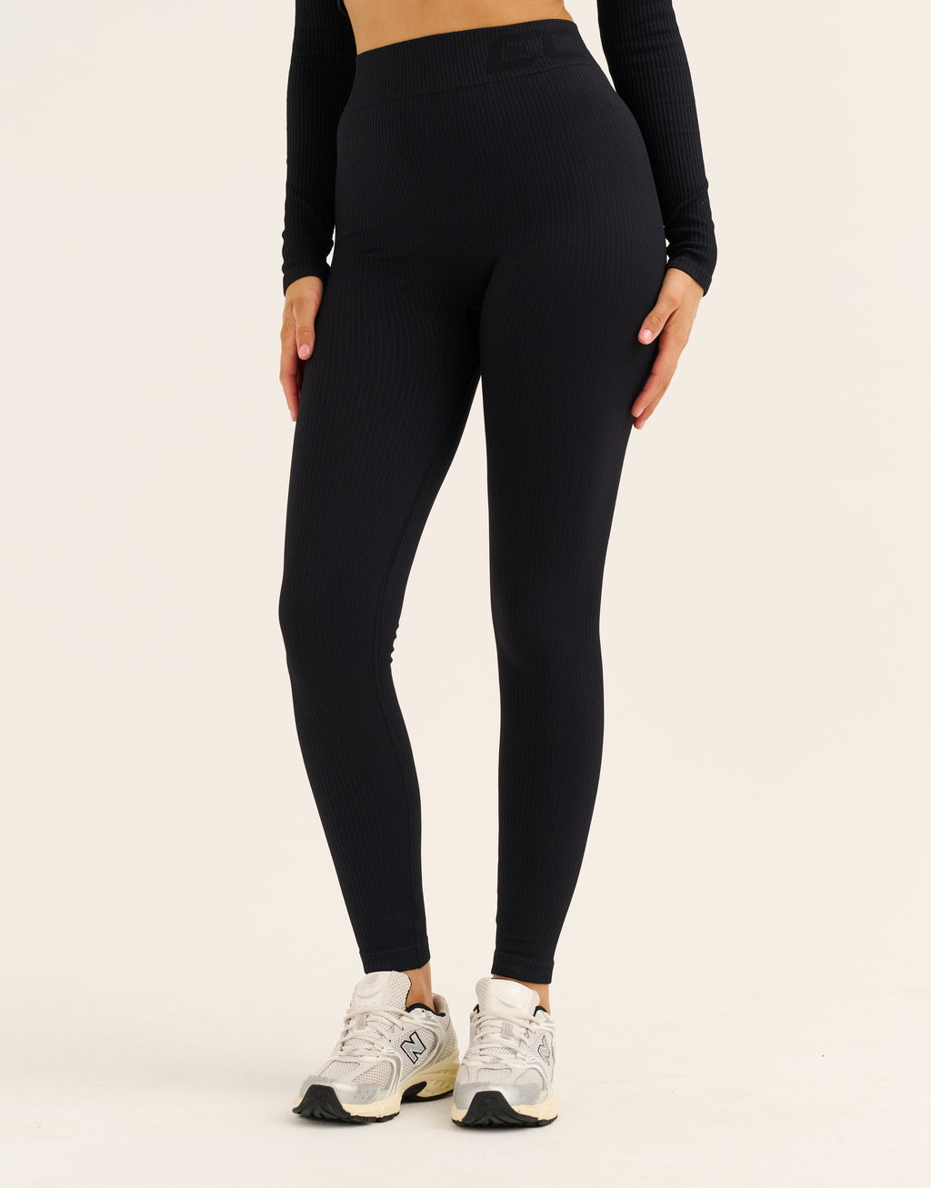 Arise Comfort Mid-Waist Leggings - Stealth Black