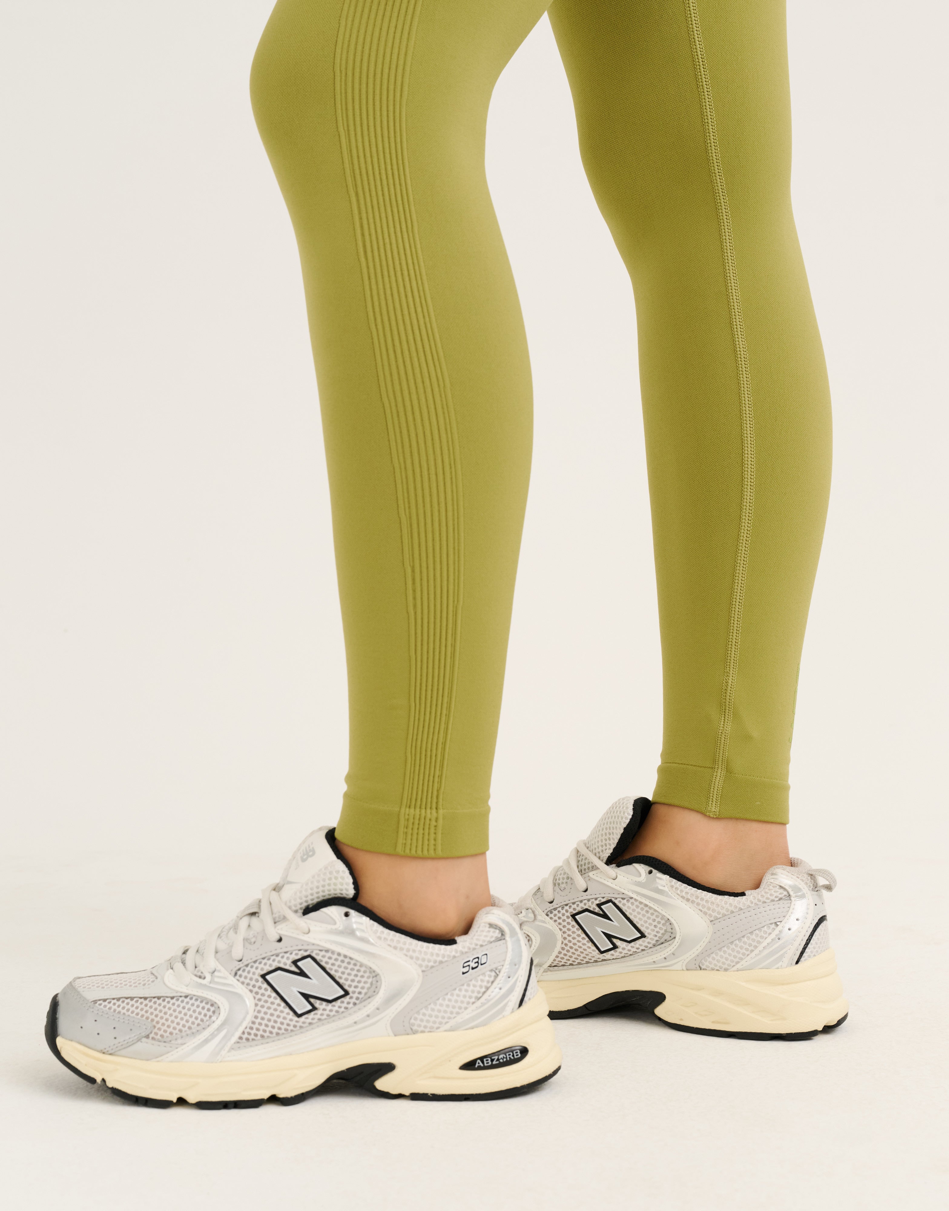 Arise Scrunch Mid-Waist Leggings - Olive