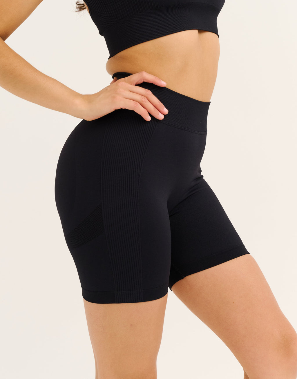 Arise Scrunch Mid-Waist Shorts - Stealth Black