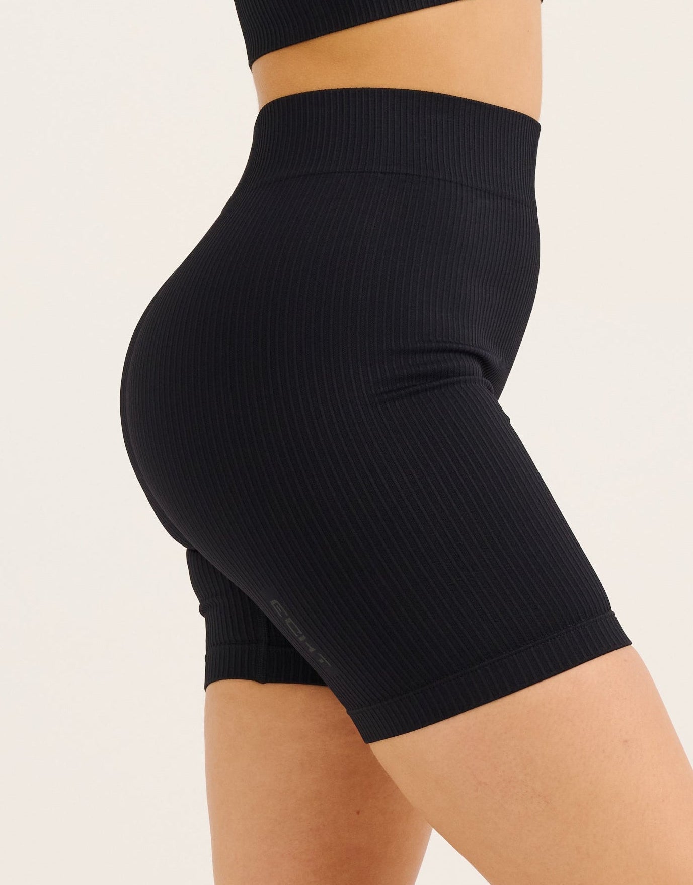 Arise Comfort Mid-Waist Shorts V2 - Stealth Black