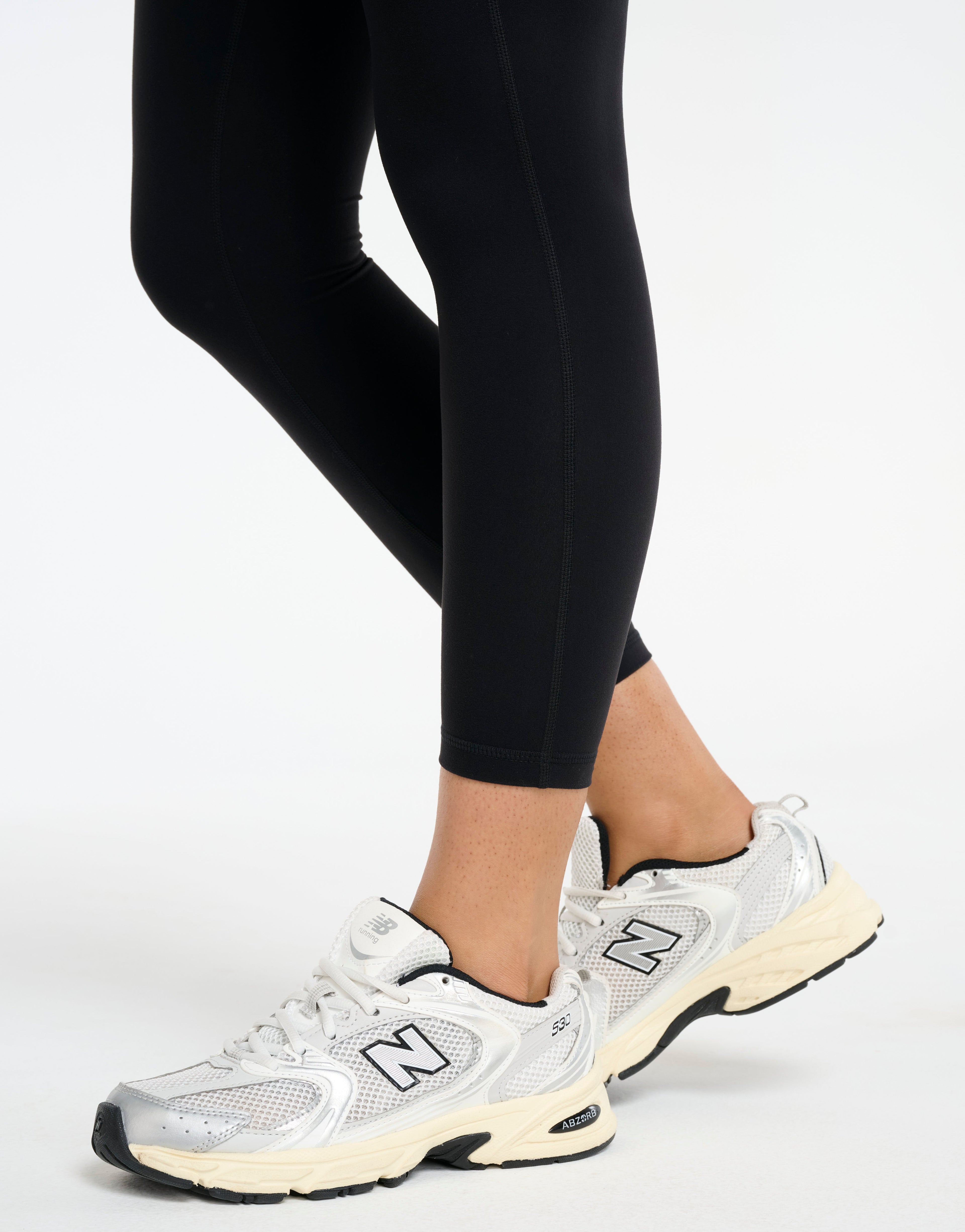 Ascend Pocket Mid-Waist Leggings 25" - Black