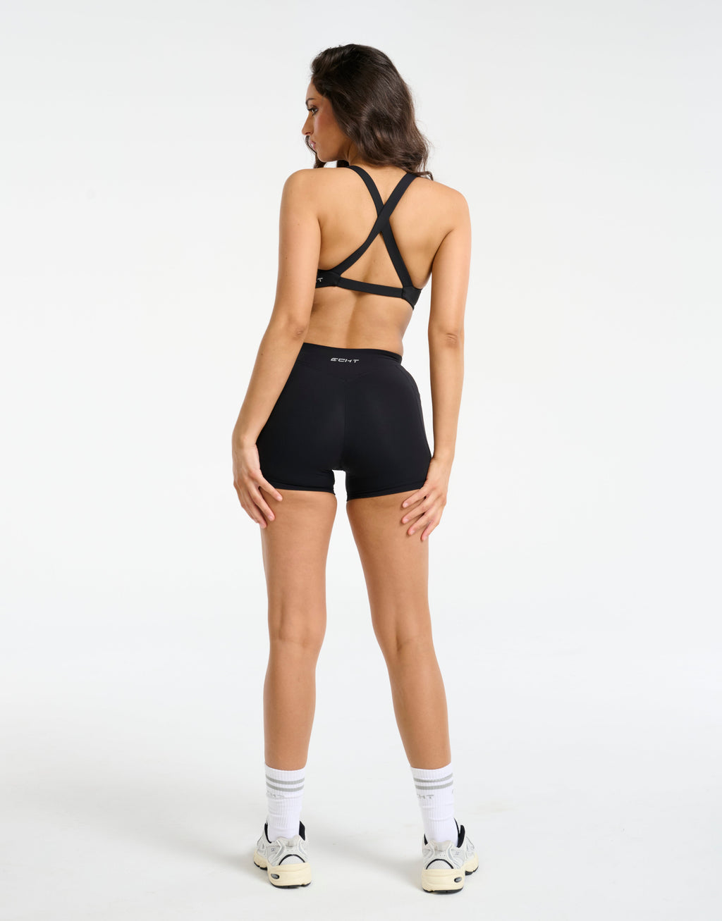 Ascend Pocket Mid-Waist Shorts 4" - Black