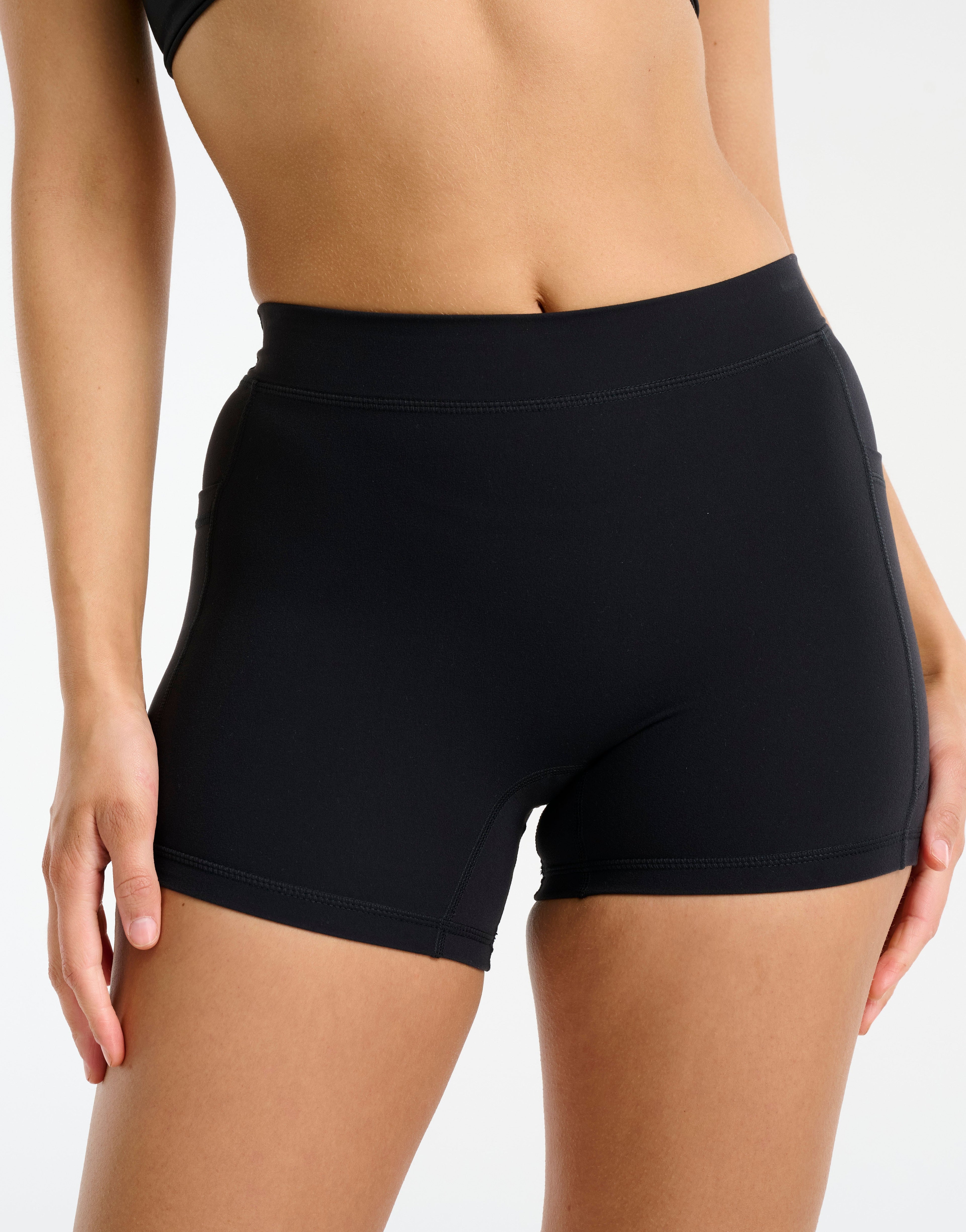 Ascend Pocket Mid-Waist Shorts 4" - Black