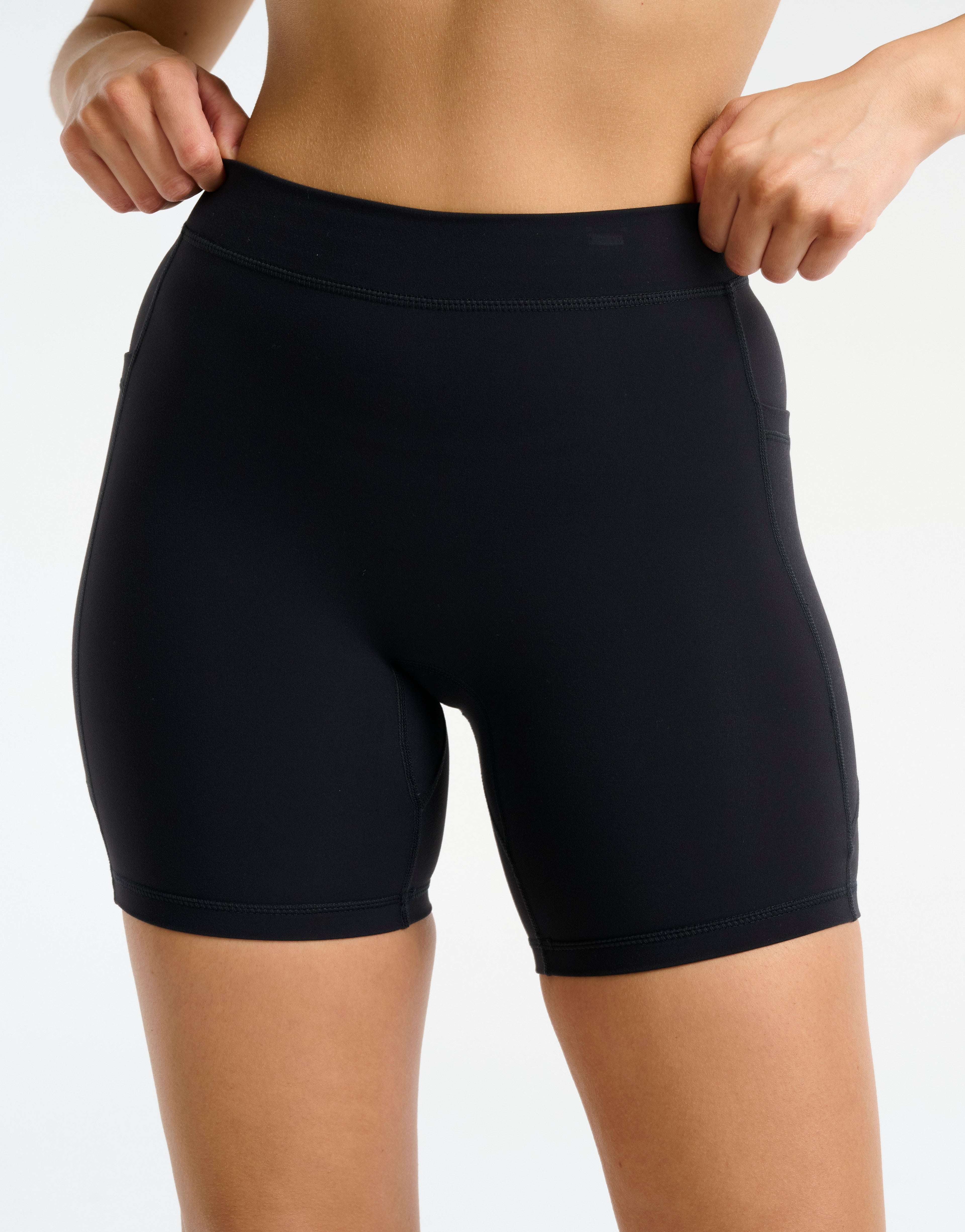Ascend Pocket Mid-Waist Shorts 6" - Black