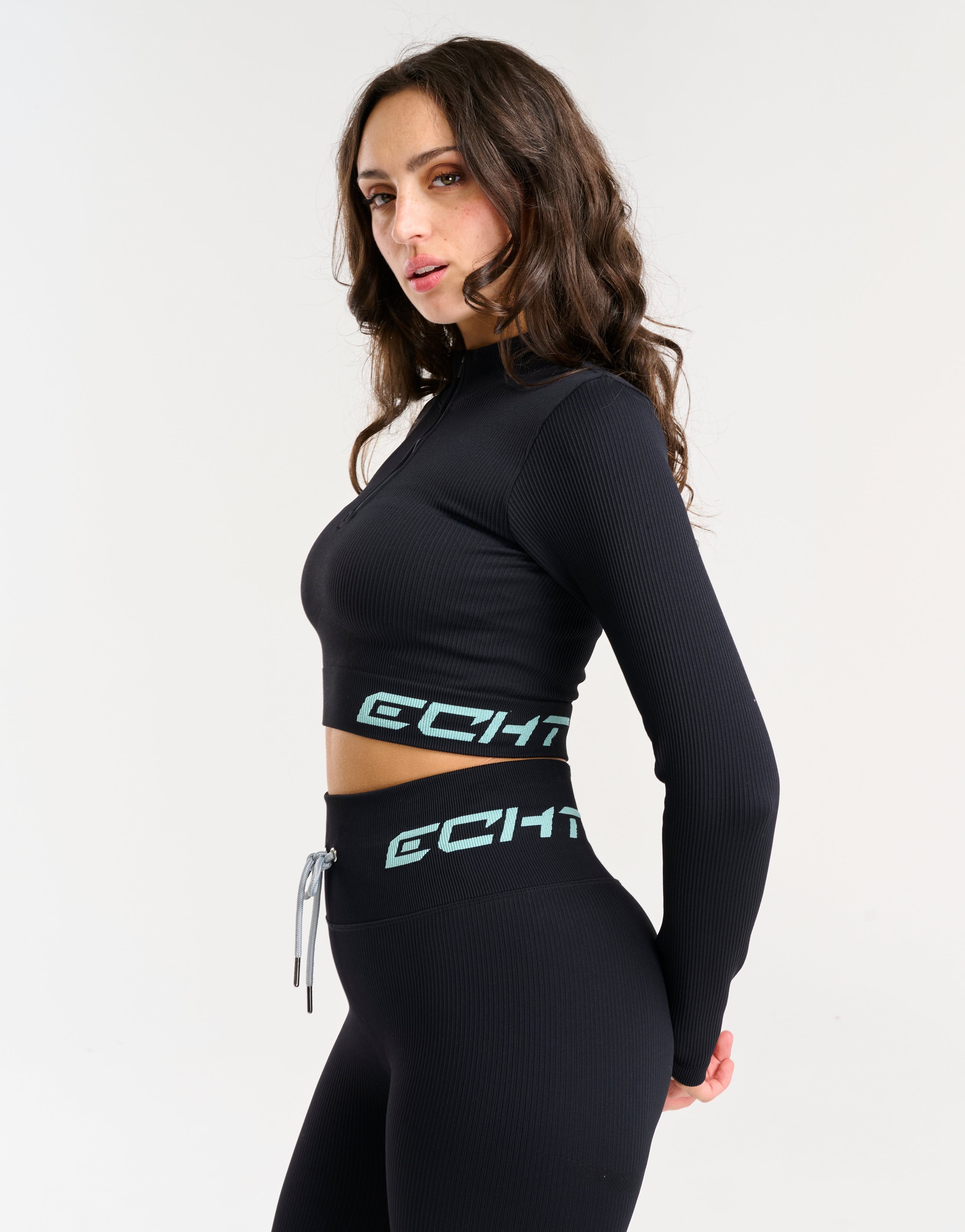 Arise Style Cropped Long Sleeve - Black with Mint