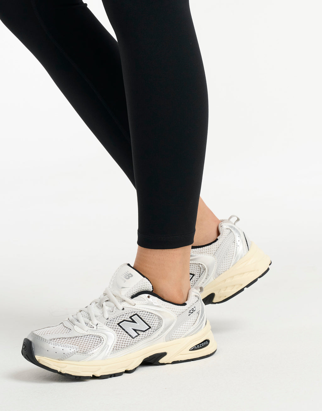 Force Scrunch Mid-Waist Leggings (Minimal Logo) - Black